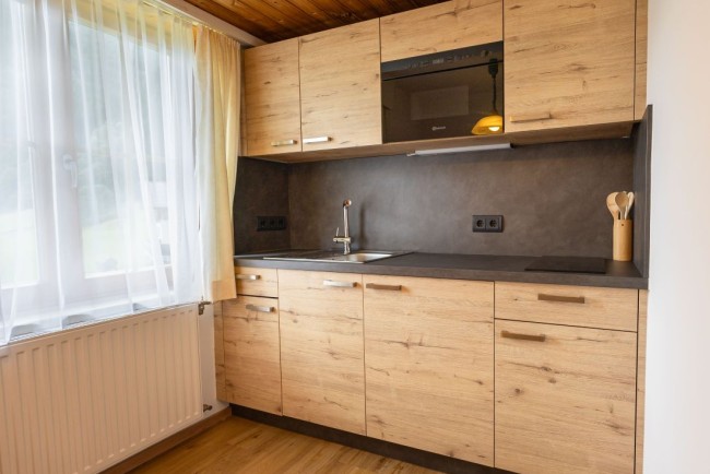 Moderne K&uuml;che mit hochwertigen Elektroger&auml;ten