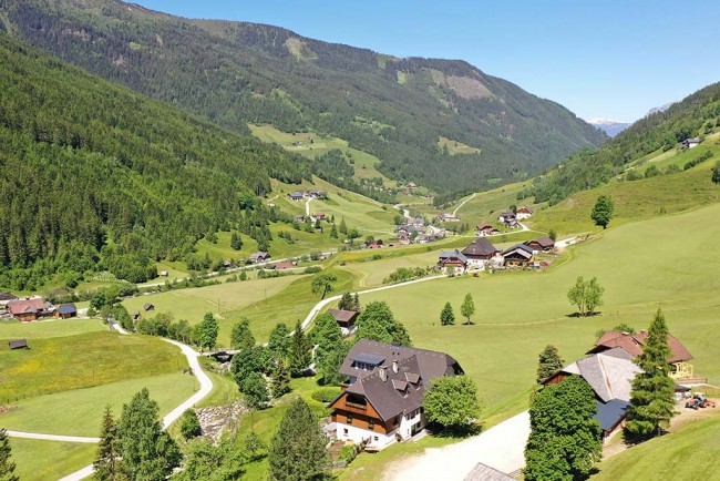 Blick auf unseren Biobauernhof Spießschweiger und das Sölktal
